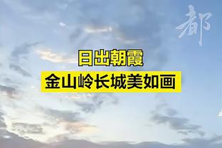 中国香港专家吐槽：苏亚雷斯还穿了球鞋，梅西连球鞋都没穿